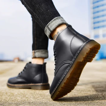Batai darbo priežastinis botas mados cuero vyras batai atsitiktinis odos 2020 Mados juoda sporto pavasario batai Kvėpuojantis mens suknelė vyrai